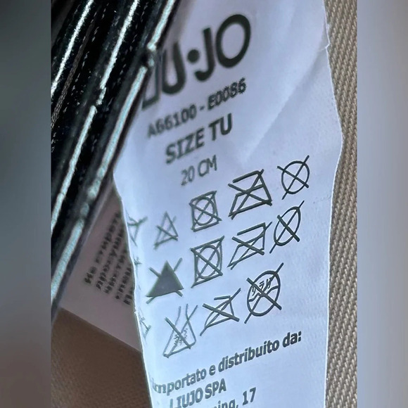 Liu Jo Zip around Wallet, 7.5” x 3 3/4” x 1” - Picture 9 of 10